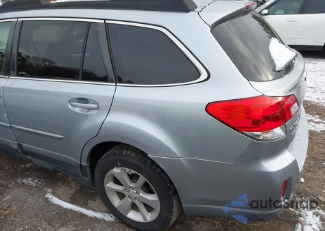 2013 Subaru Outback 2.5I Premium z USA, uszkodzony, nr VIN 4S4BRBCC5D3316736